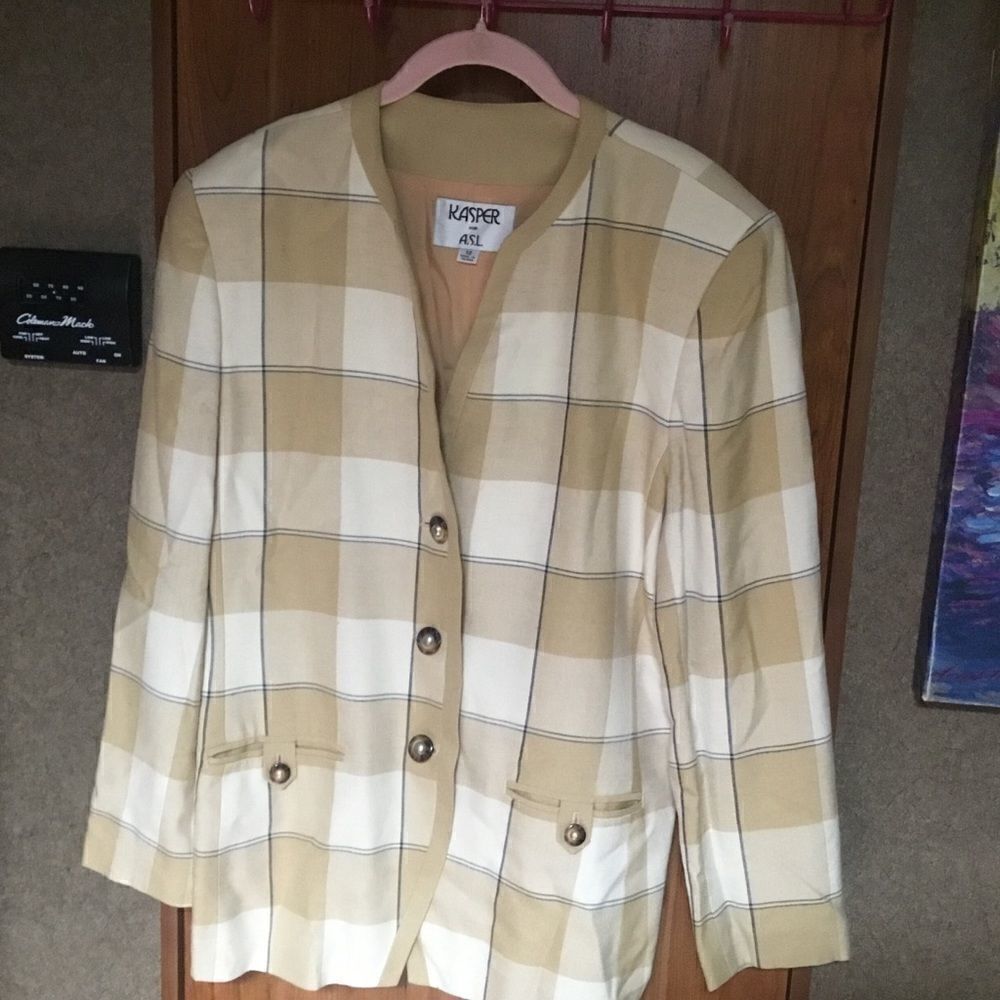 NWOT. Kasper Brand Women’s Size 12 Tans, Cream and Black Check Jacket